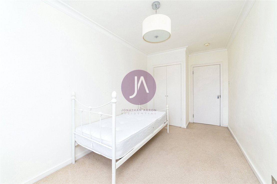 3 bedroom Flat to rent in Walsingham-view12