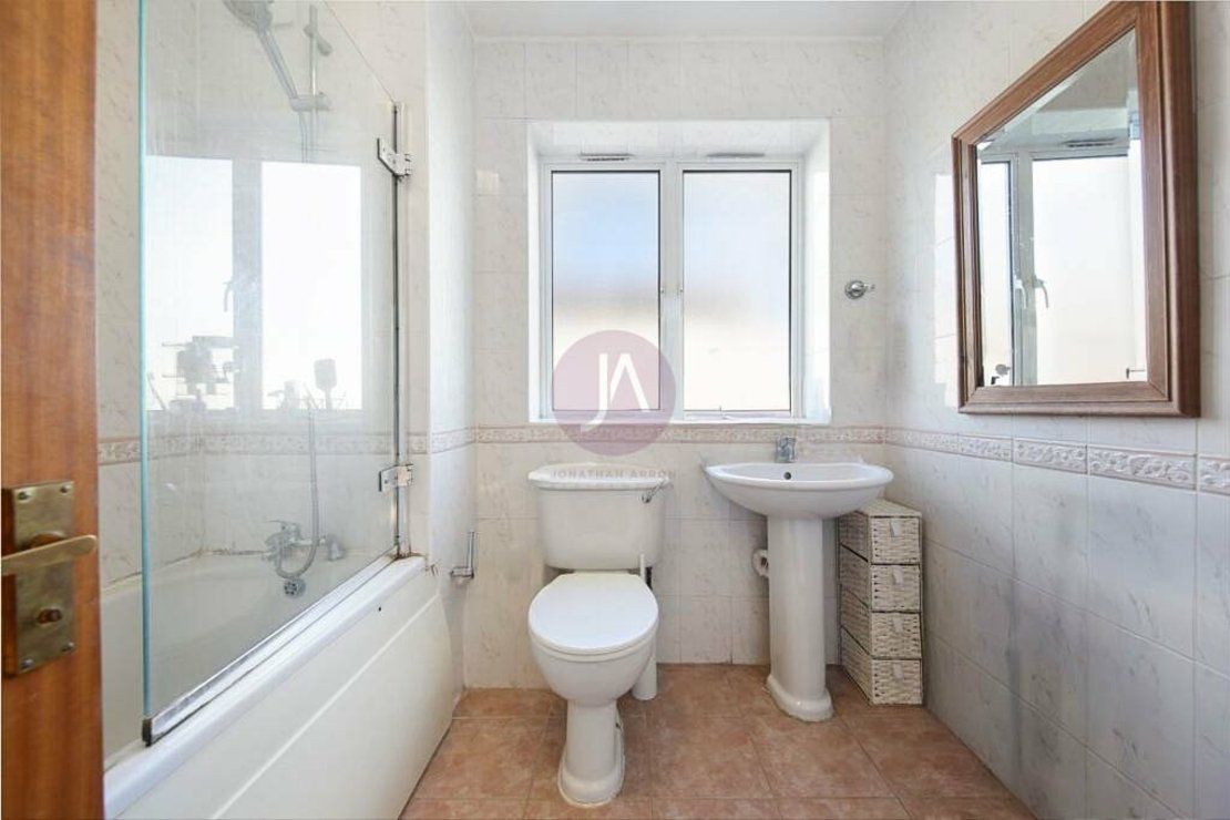 2 bedroom Flat to rent in Warner House-view9