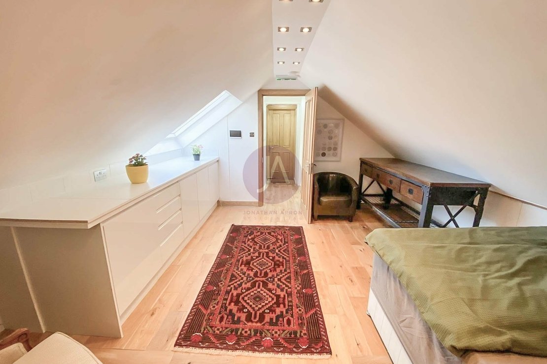 2 bedroom Flat to rent in Warner House-view4