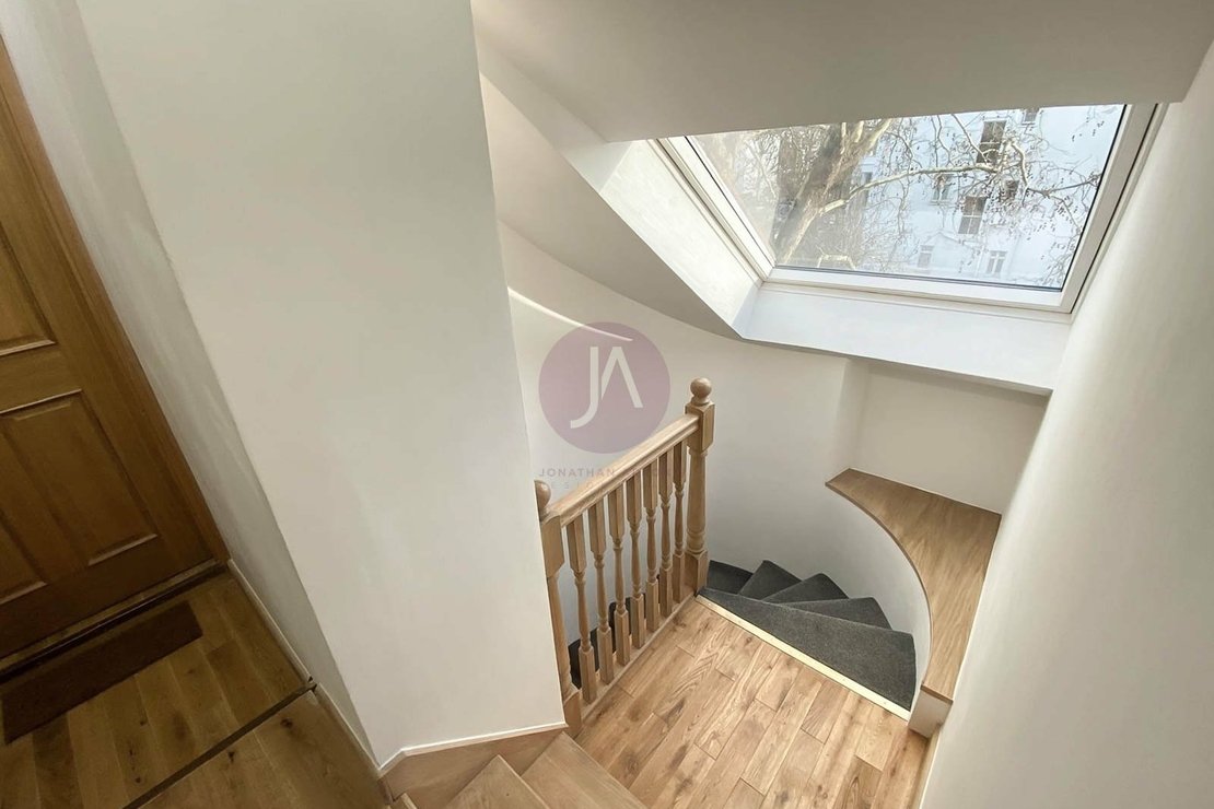 2 bedroom Flat to rent in Warner House-view12