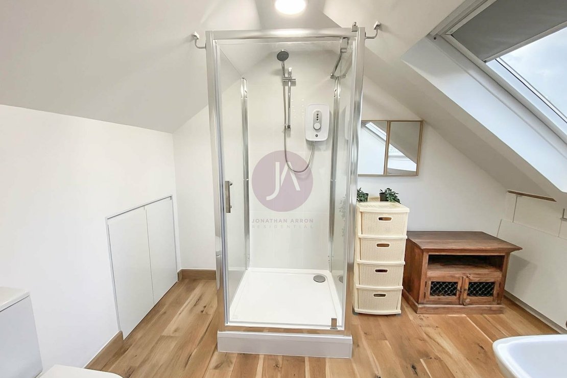 2 bedroom Flat to rent in Warner House-view8