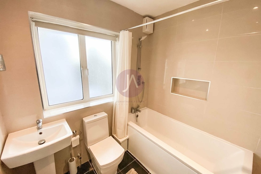 2 bedroom Flat to rent in Warner House-view7