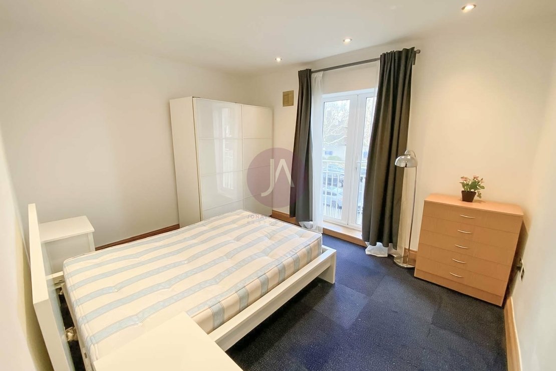 2 bedroom Flat to rent in Warner House-view9