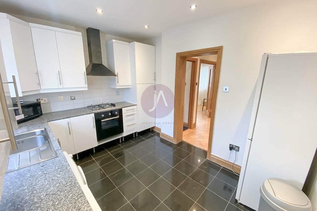 2 bedroom Flat to rent in Warner House-view6