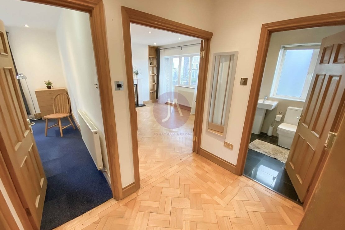 2 bedroom Flat to rent in Warner House-view10
