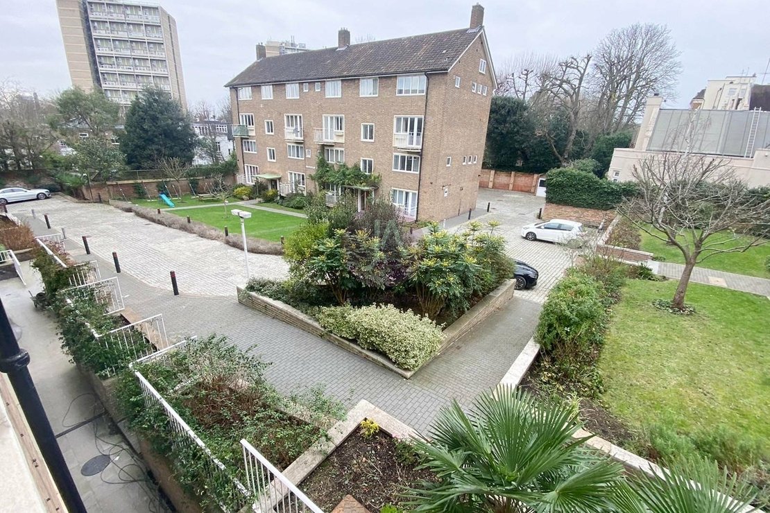 1 bedroom Flat to rent in Warner House-view8