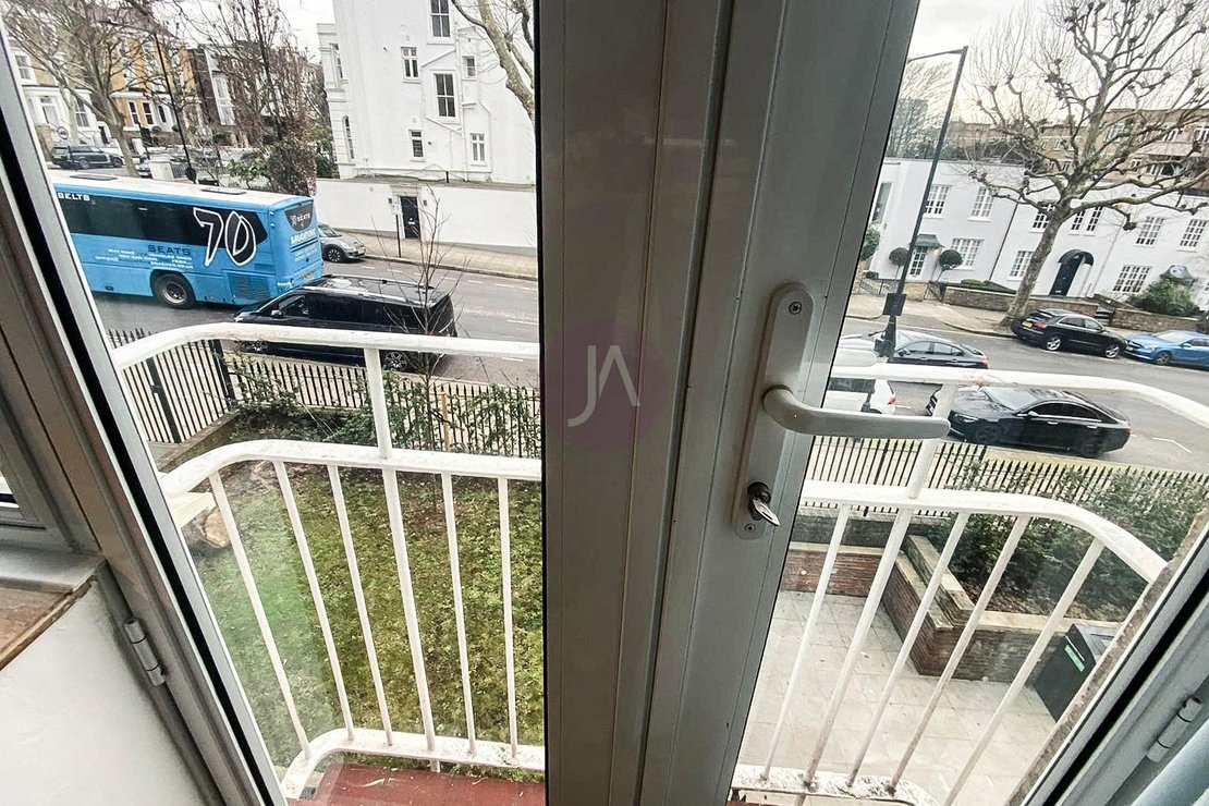 1 bedroom Flat to rent in Warner House-view10