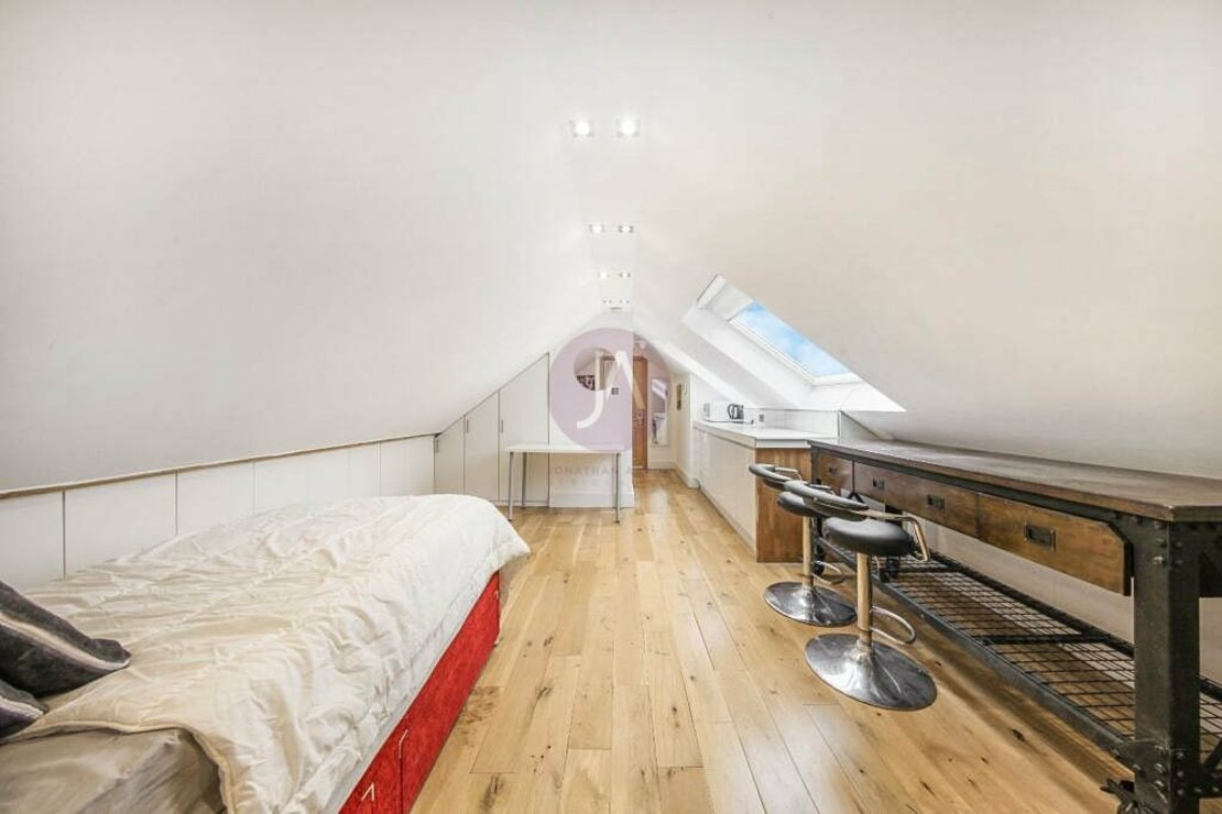 3 bedroom Flat to rent in Warner House-view7