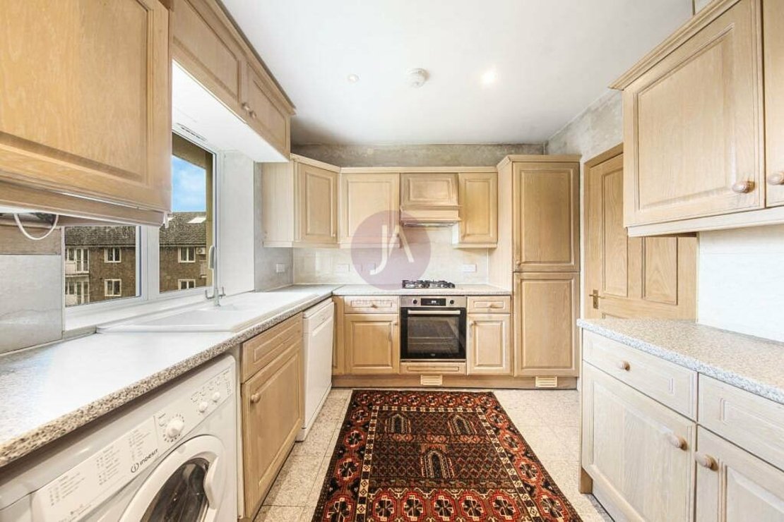 3 bedroom Flat to rent in Warner House-view5