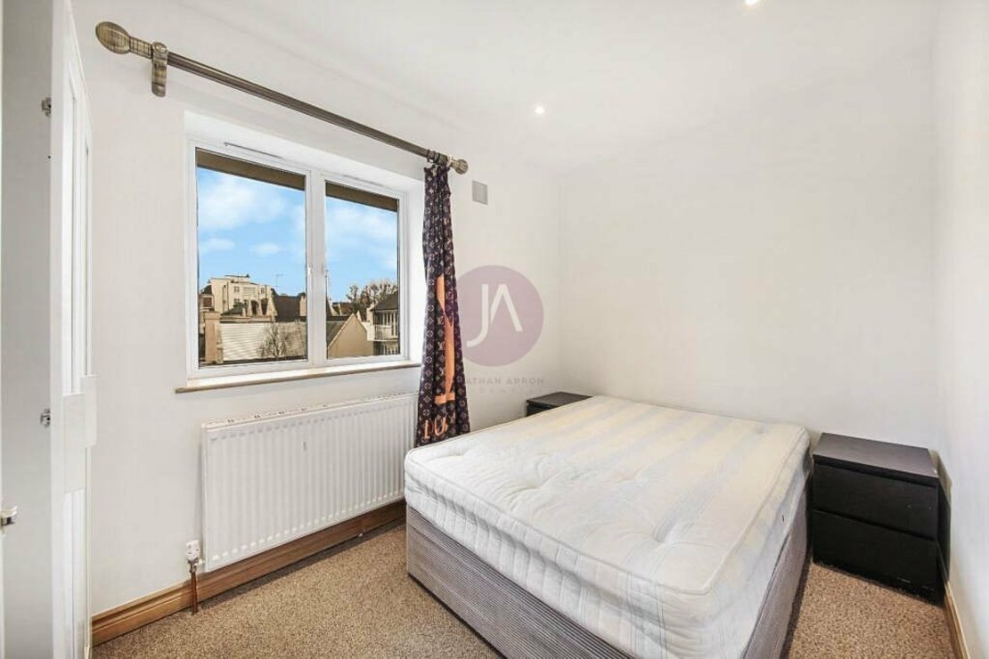 3 bedroom Flat to rent in Warner House-view11