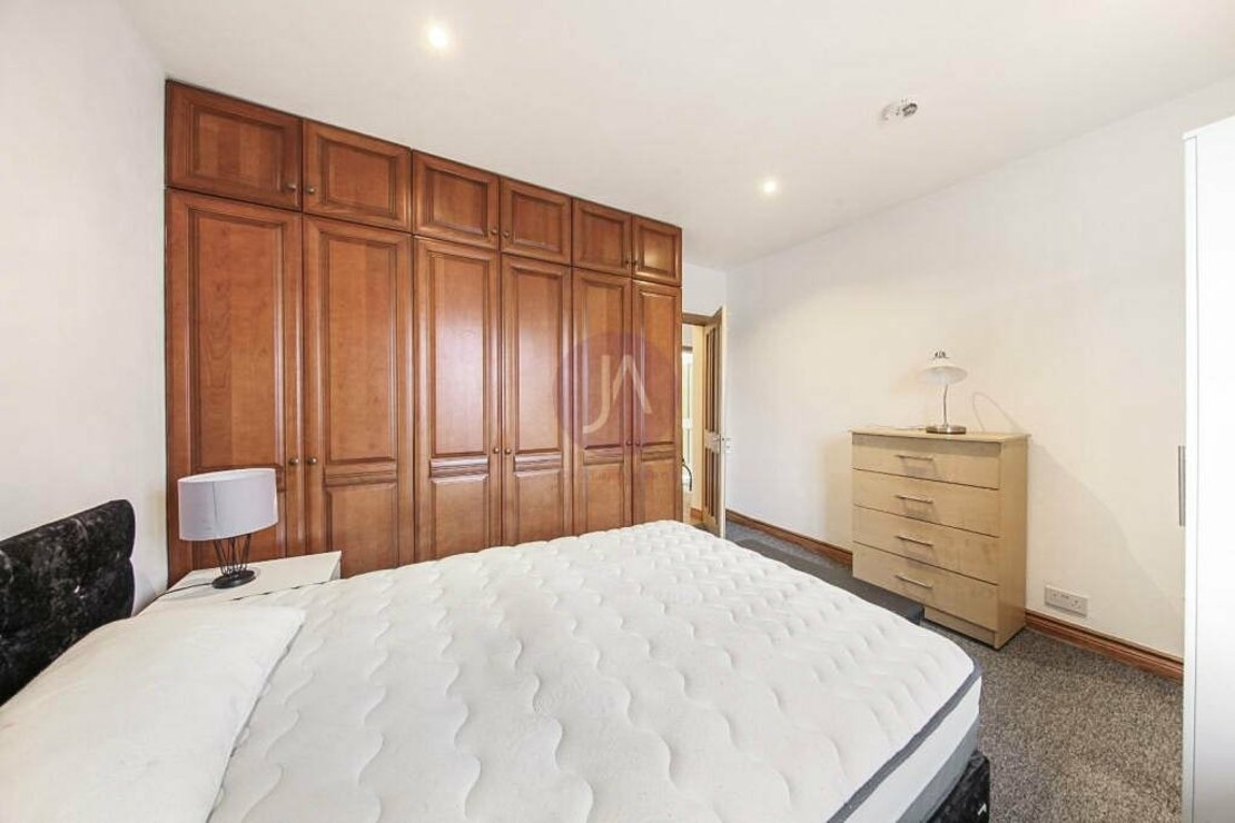 3 bedroom Flat to rent in Warner House-view12