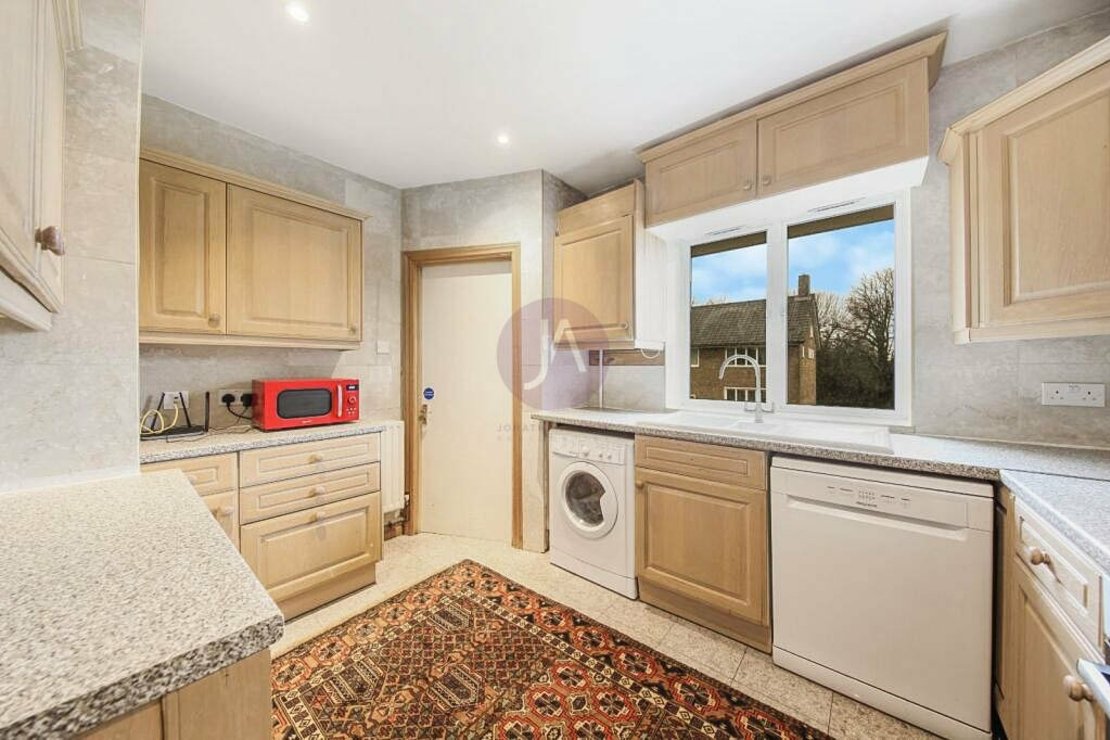 3 bedroom Flat to rent in Warner House-view6