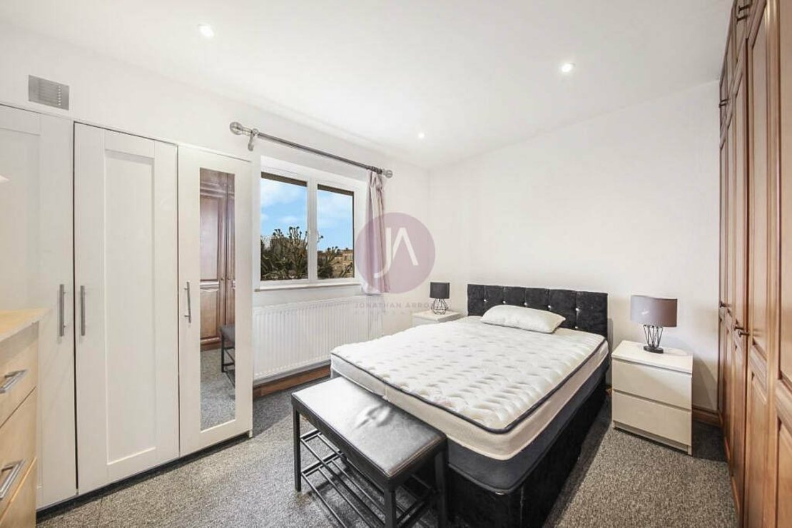 3 bedroom Flat to rent in Warner House-view10