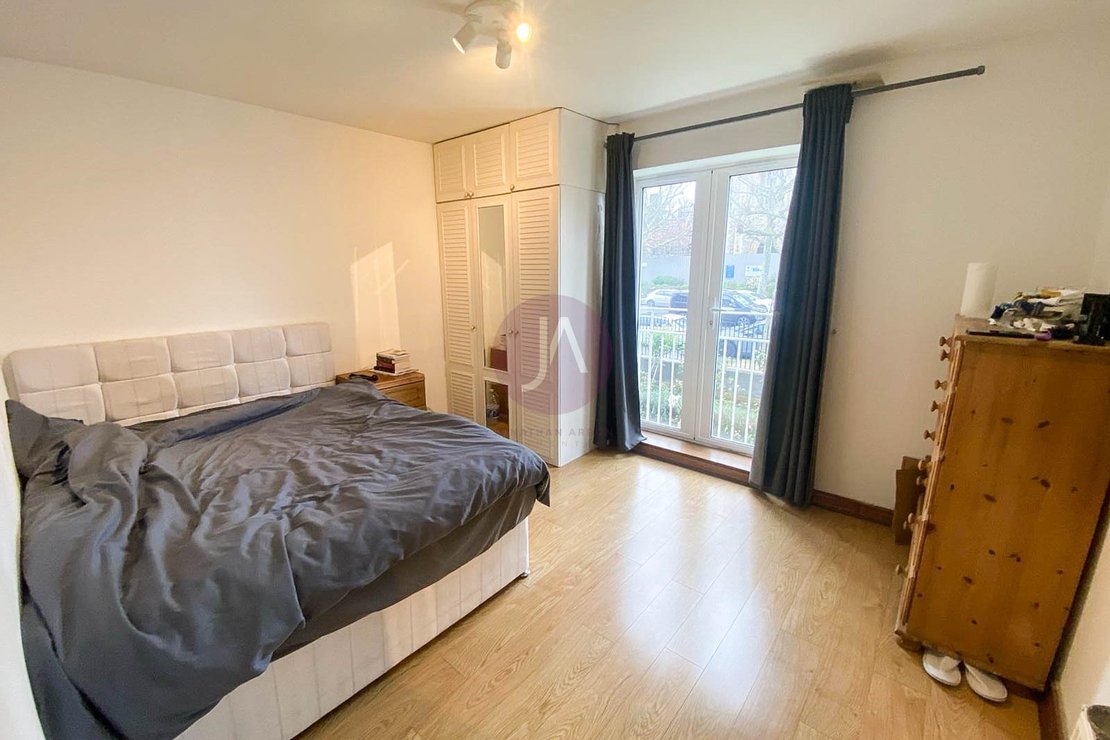 1 bedroom Flat to rent in Warner House-view4