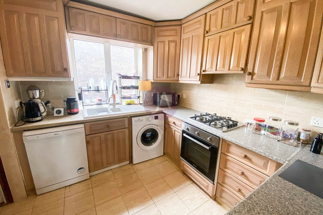 1 bedroom Flat to rent in Warner House-view6