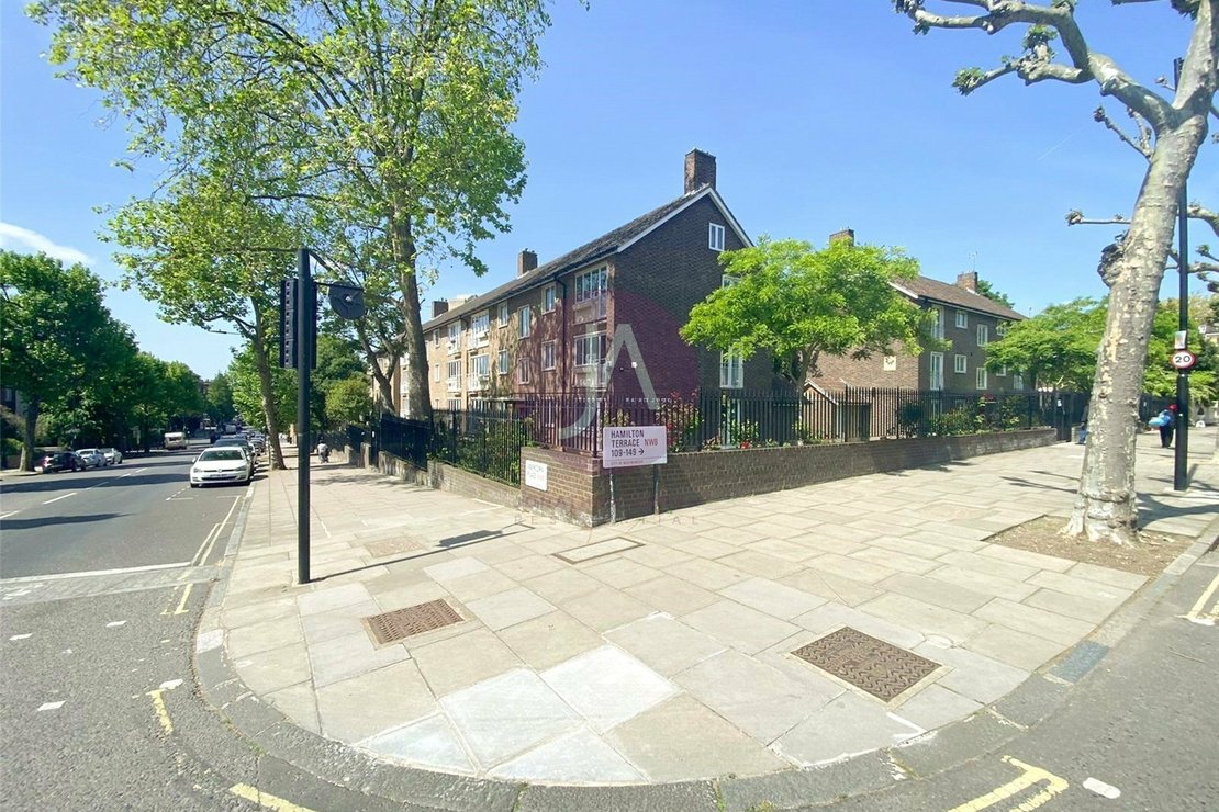 1 bedroom Flat to rent in Warner House-view1