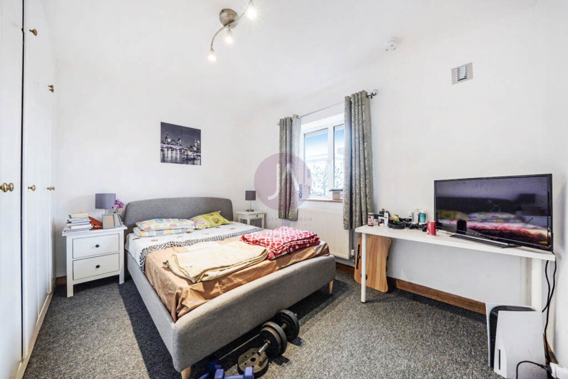 3 bedroom Flat to rent in Warner House-view5