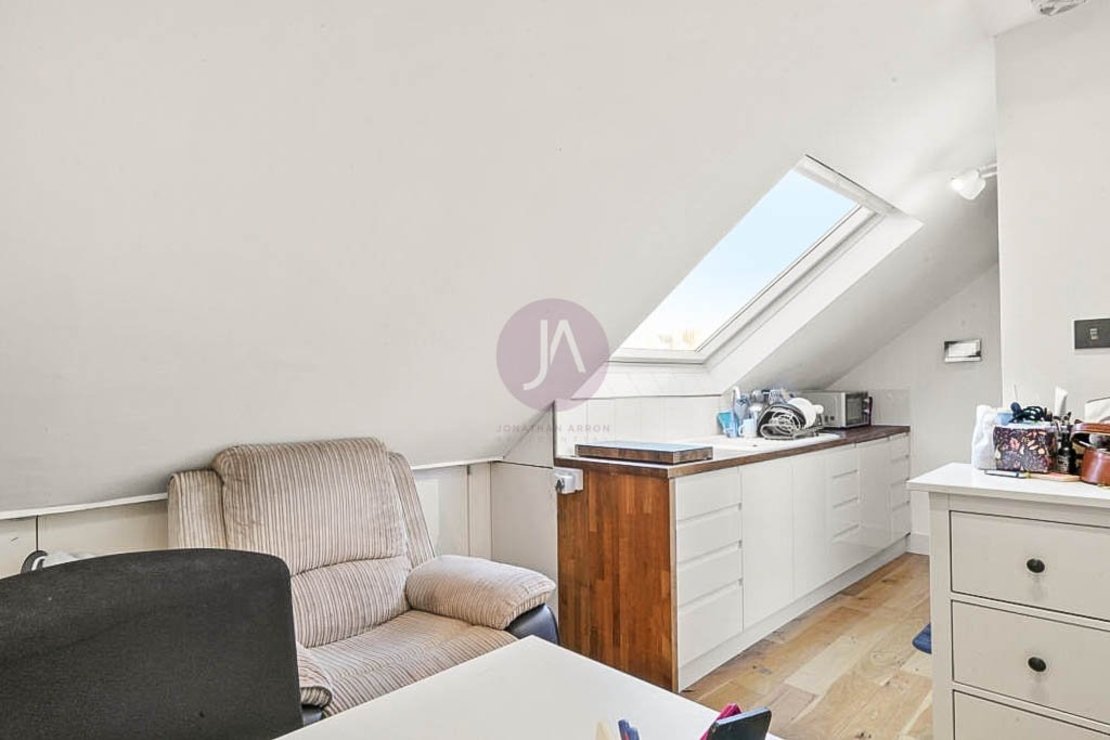 3 bedroom Flat to rent in Warner House-view14