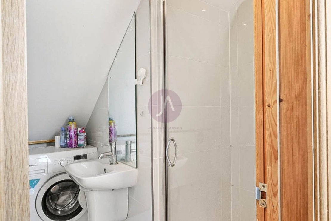 3 bedroom Flat to rent in Warner House-view16