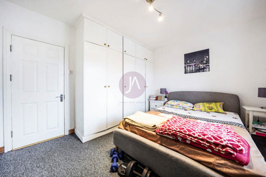 3 bedroom Flat to rent in Warner House-view7