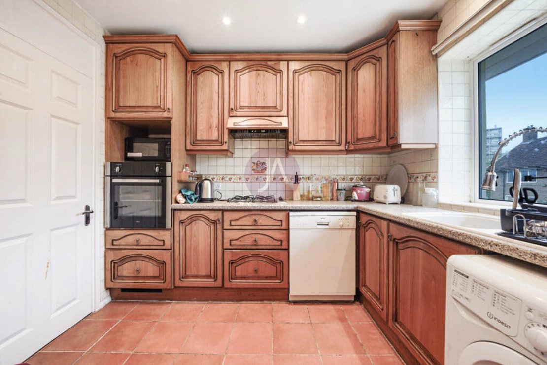 3 bedroom Flat to rent in Warner House-view9