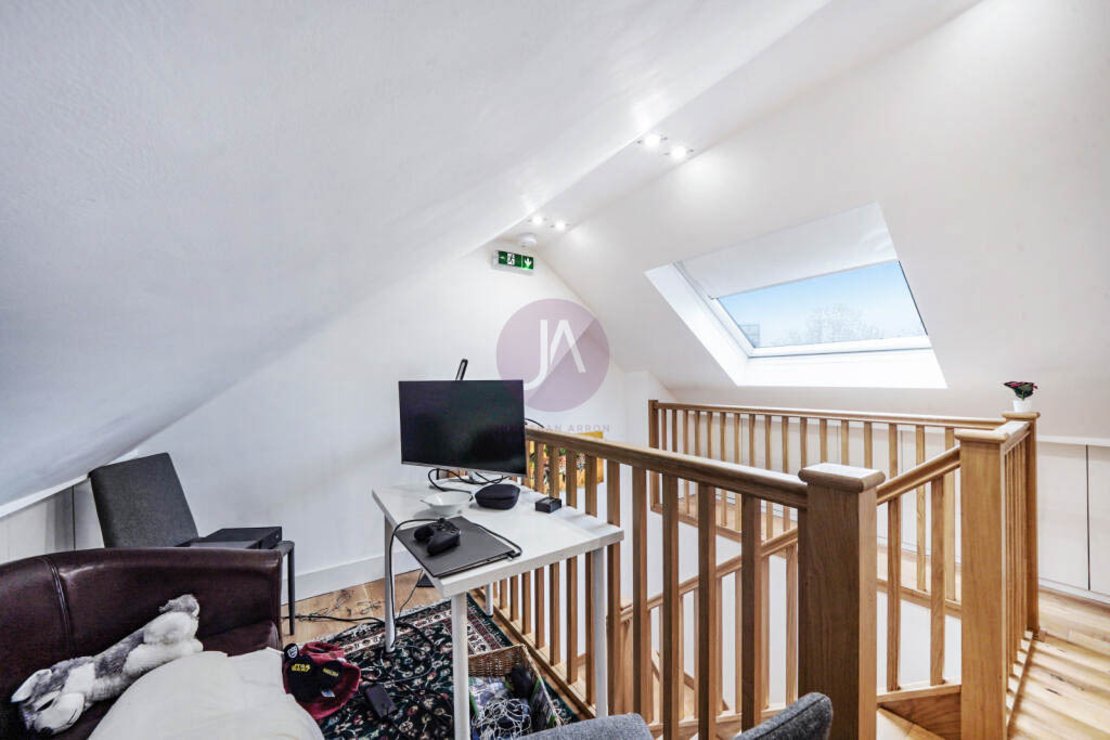 3 bedroom Flat to rent in Warner House-view11