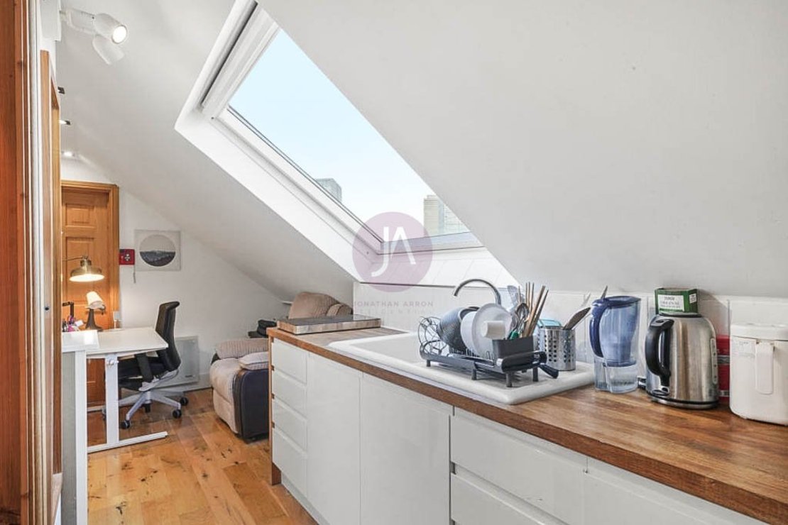 3 bedroom Flat to rent in Warner House-view17