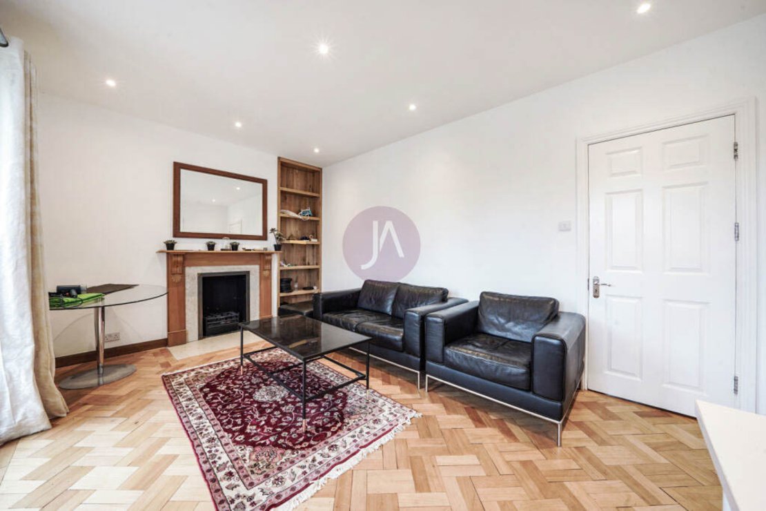 3 bedroom Flat to rent in Warner House-view1