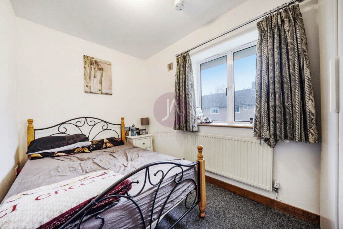 3 bedroom Flat to rent in Warner House-view6