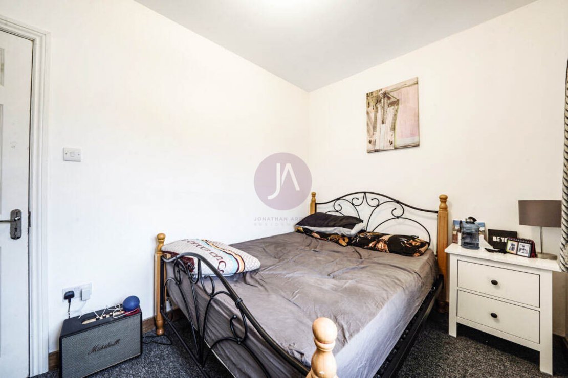 3 bedroom Flat to rent in Warner House-view8