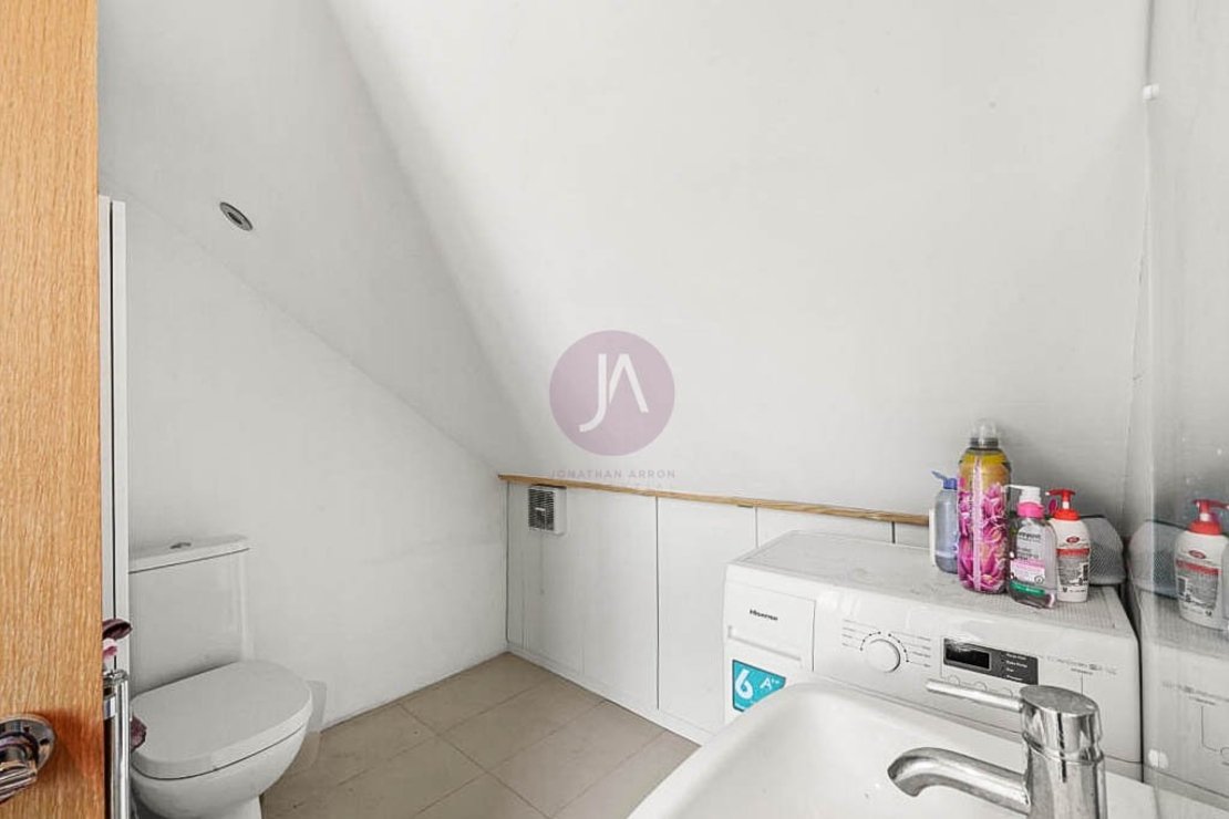3 bedroom Flat to rent in Warner House-view15