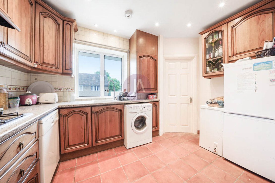 3 bedroom Flat to rent in Warner House-view10
