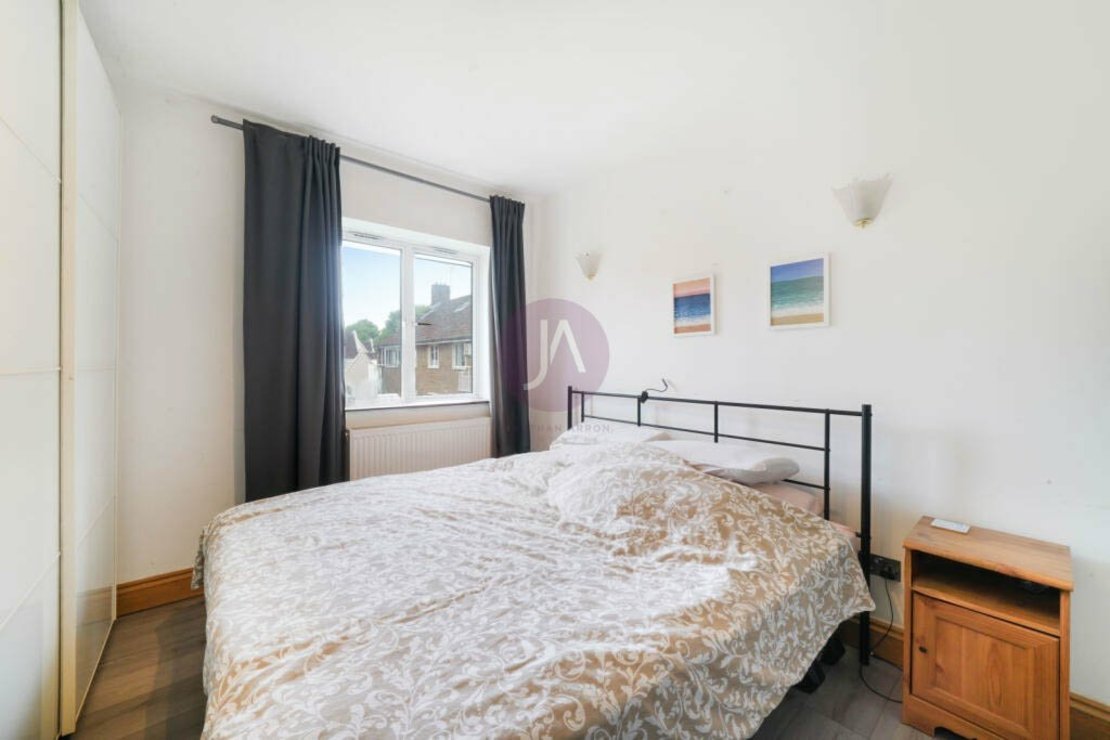 1 bedroom Flat to rent in Warner House-view5