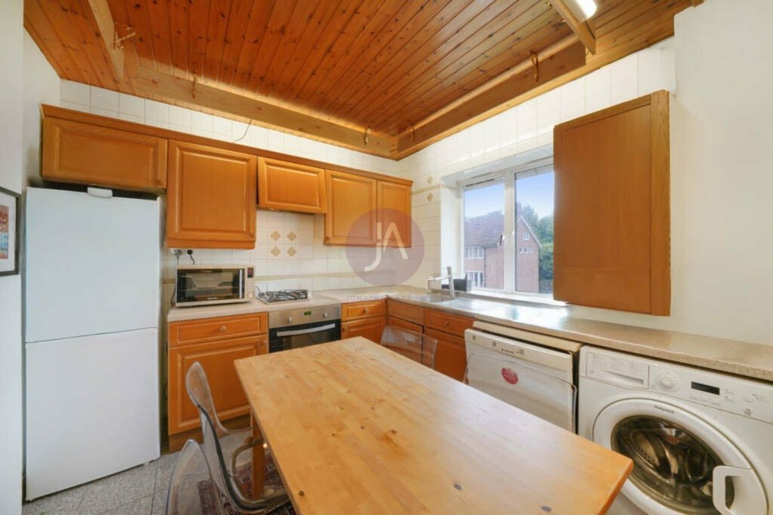 1 bedroom Flat to rent in Warner House-view4