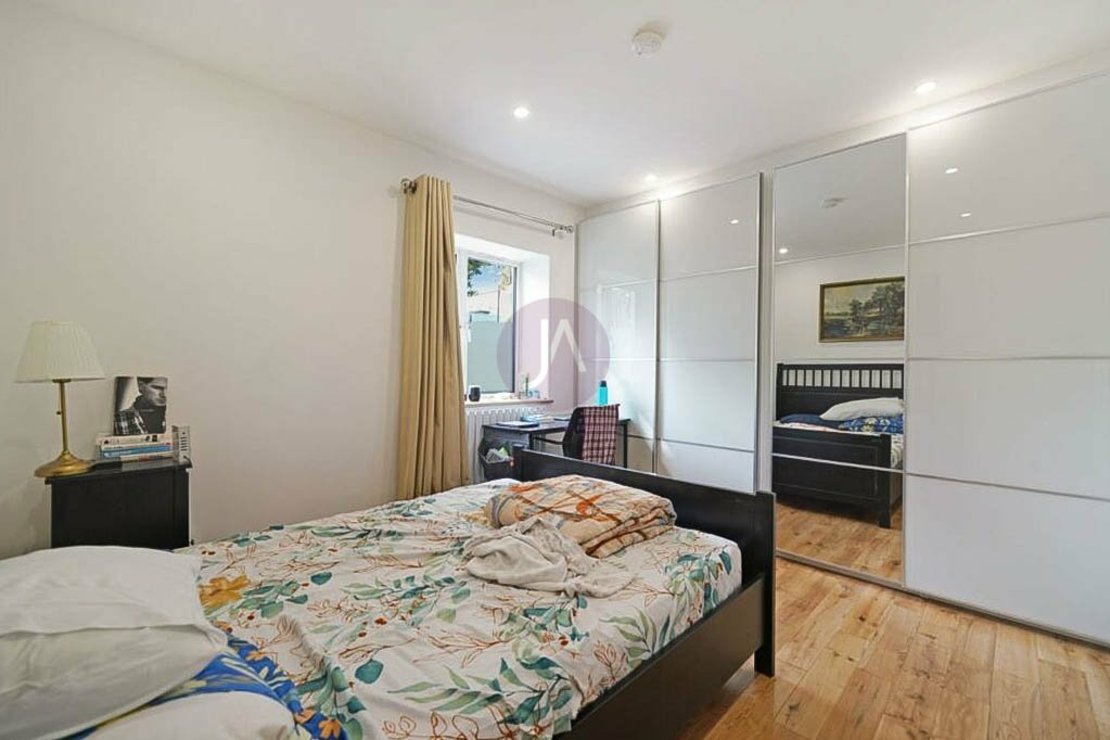 2 bedroom Flat to rent in Warner House-view11
