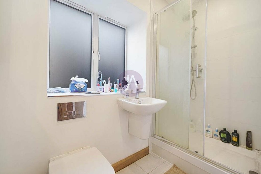 2 bedroom Flat to rent in Warner House-view7