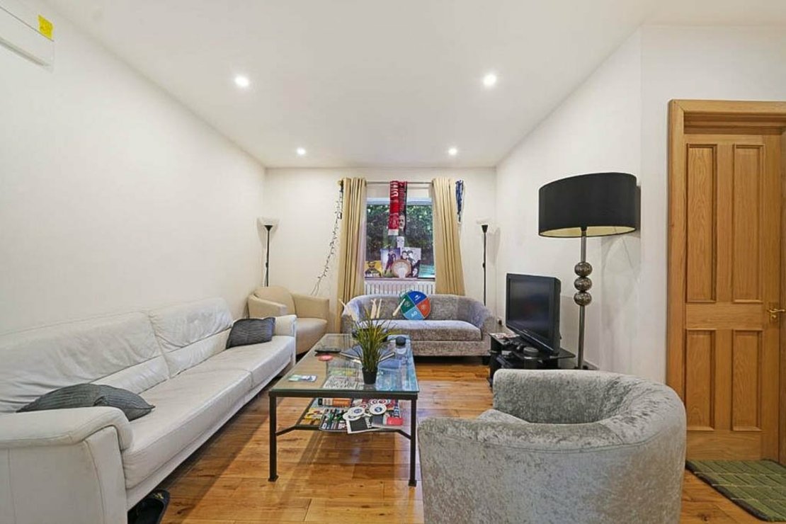 2 bedroom Flat to rent in Warner House-view3