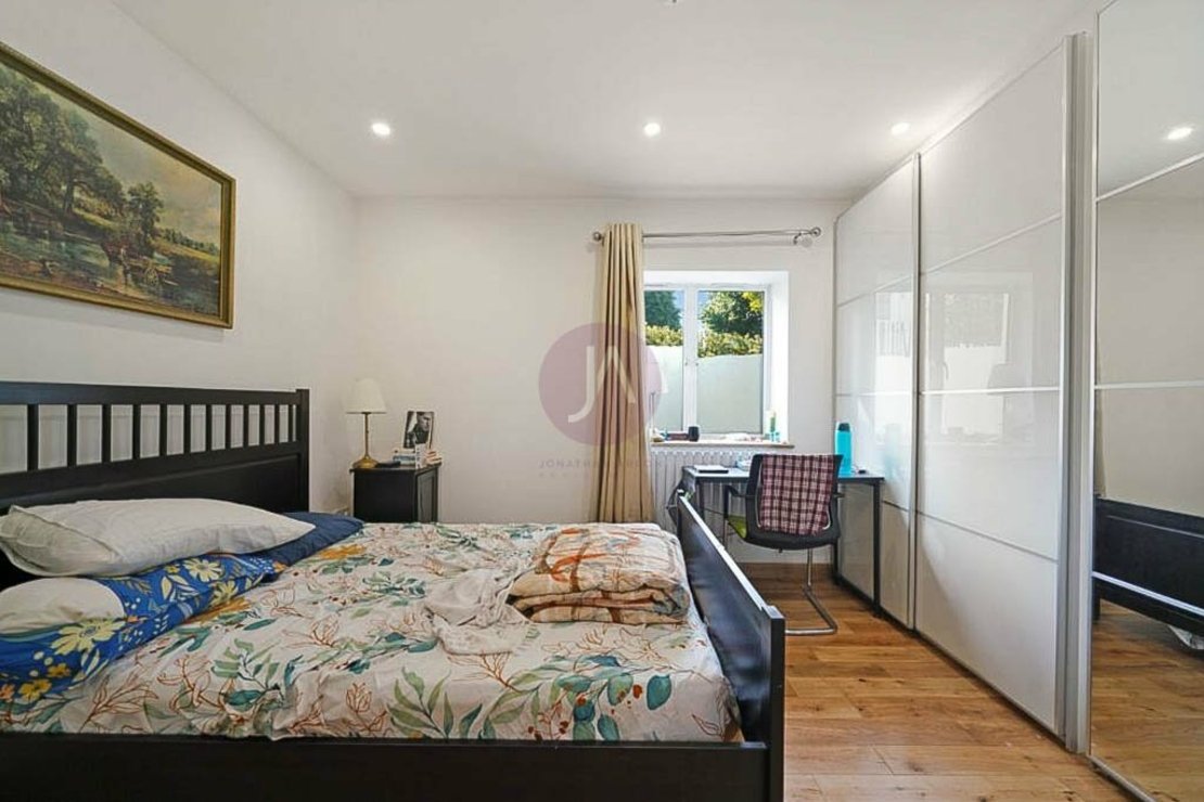 2 bedroom Flat to rent in Warner House-view8