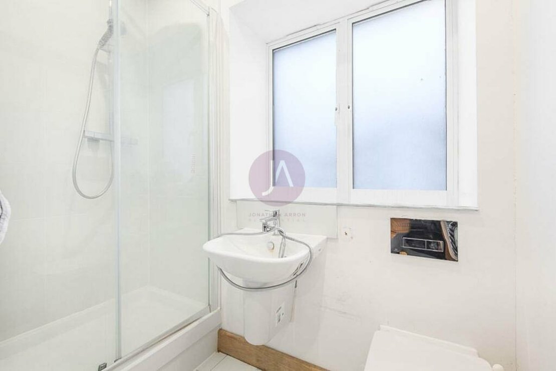 2 bedroom Flat to rent in Warner House-view15