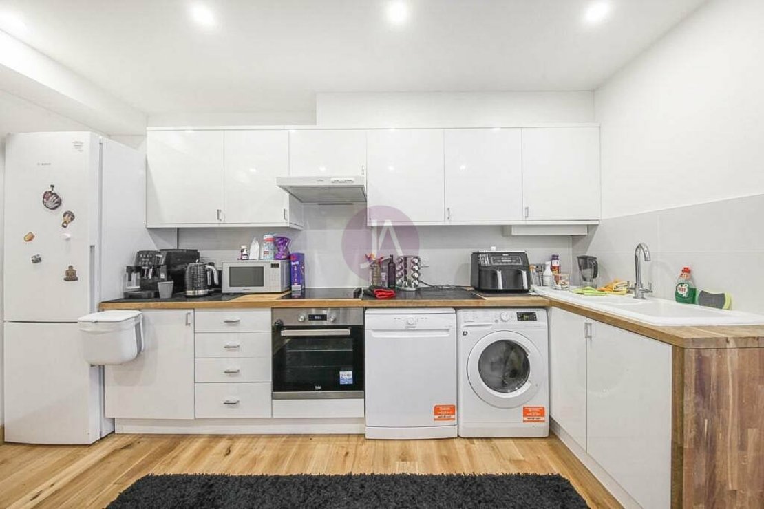 2 bedroom Flat to rent in Warner House-view5