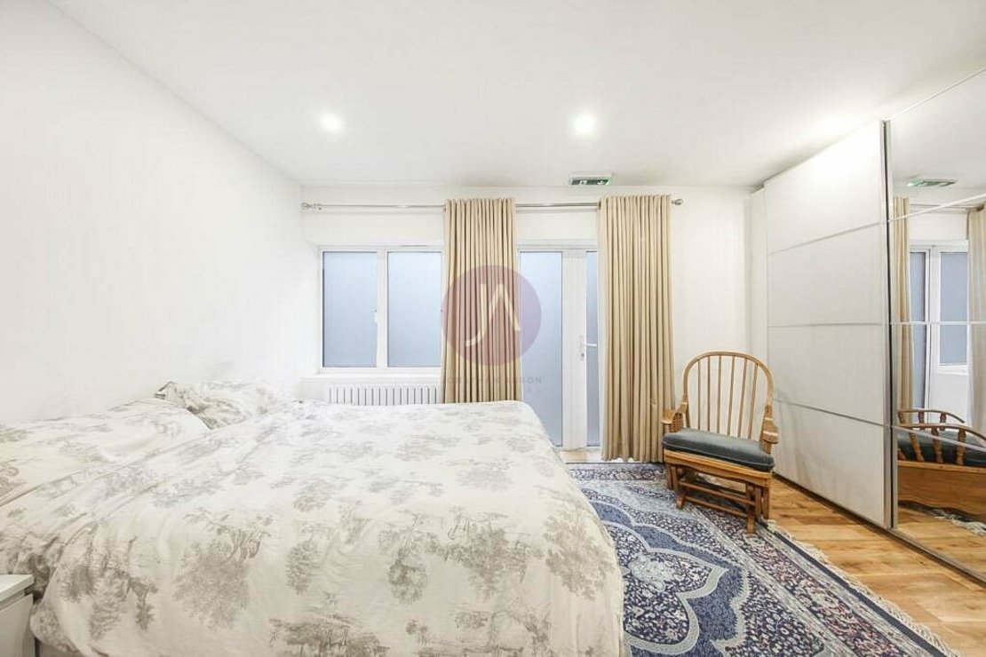 2 bedroom Flat to rent in Warner House-view9