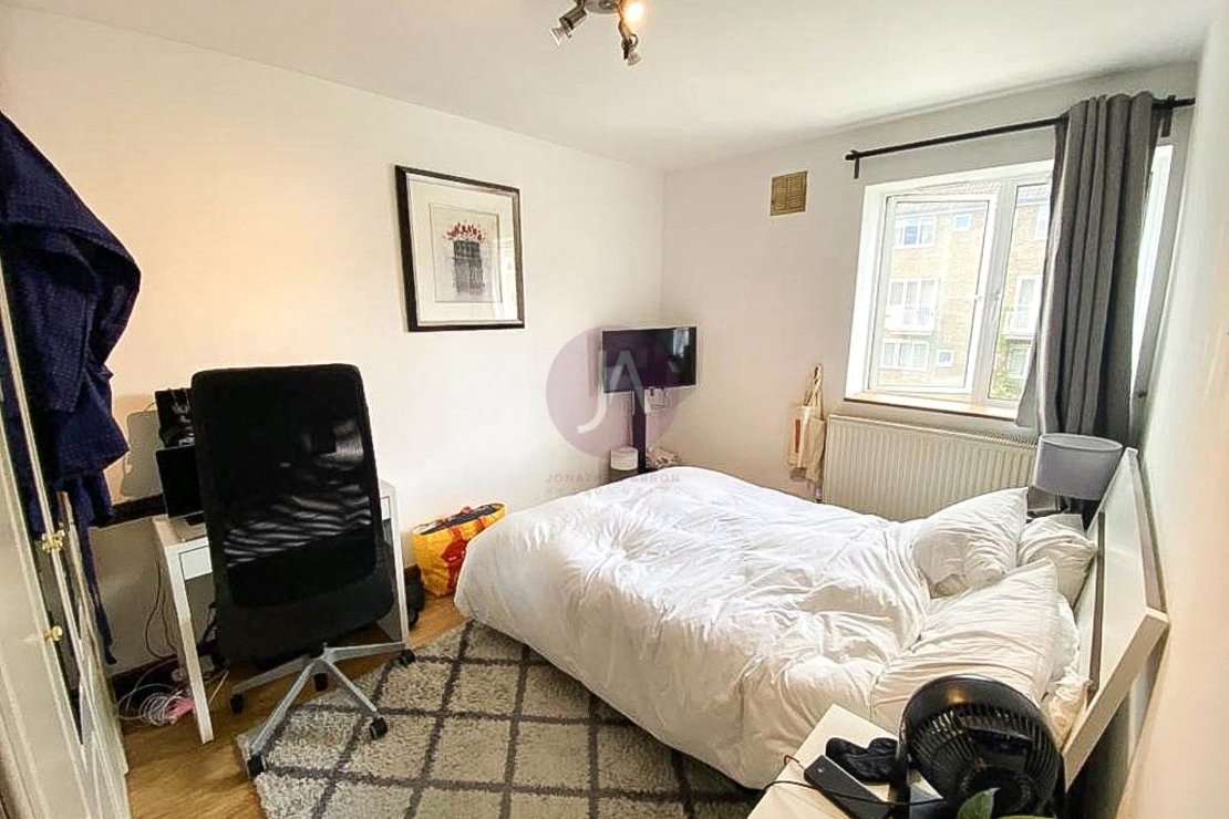 2 bedroom Flat to rent in Warner House-view6