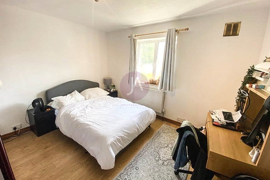 2 bedroom Flat to rent in Warner House-view8
