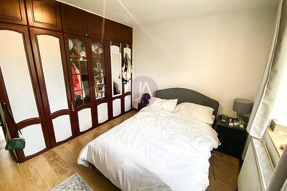 2 bedroom Flat to rent in Warner House-view9