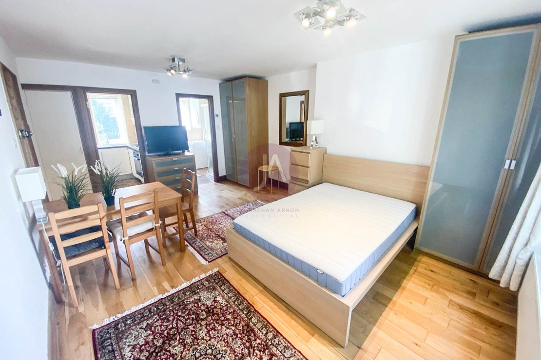 Flat to rent in Warner House-view3