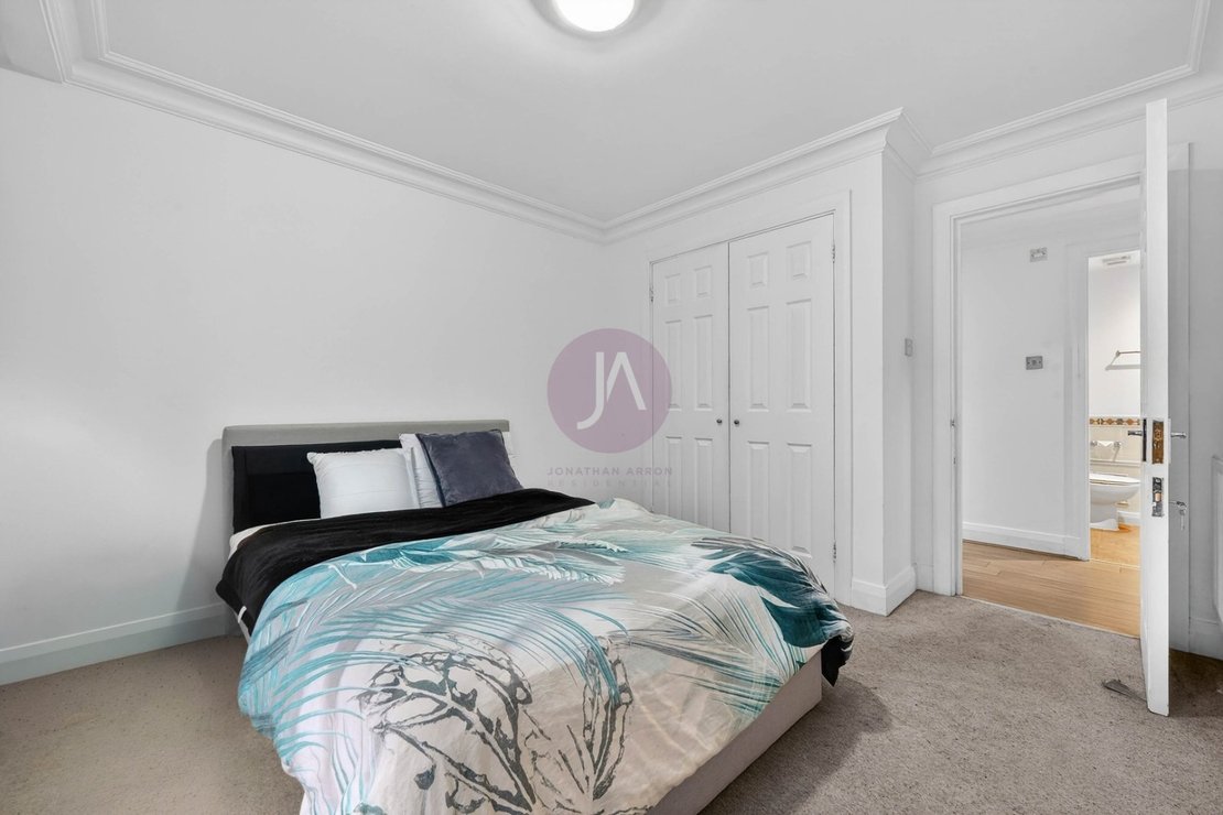 2 bedroom Flat to rent in Waterdale Manor House-view10