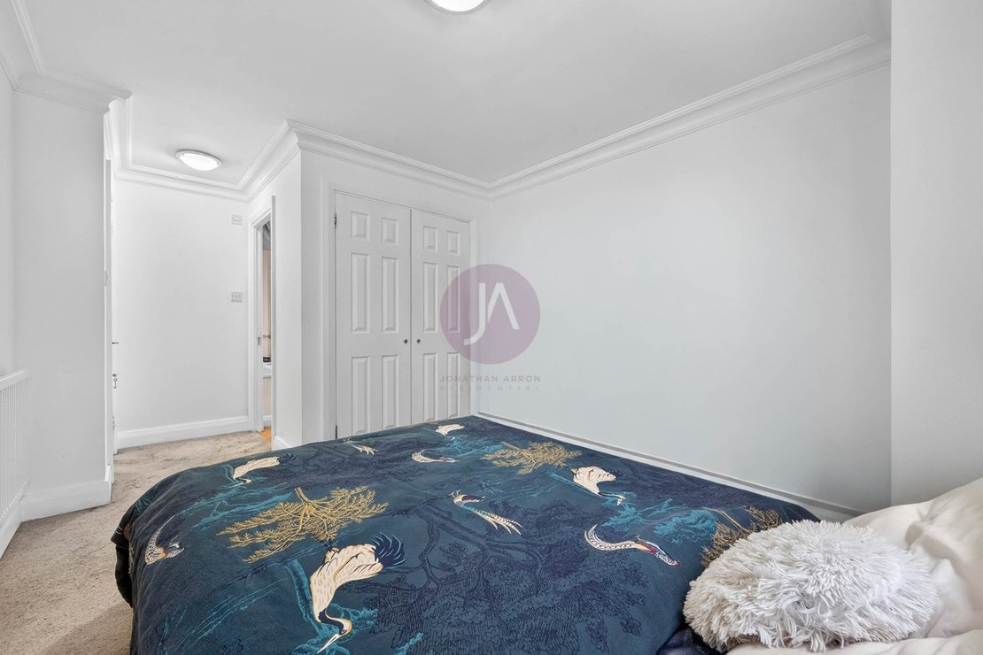 2 bedroom Flat to rent in Waterdale Manor House-view8