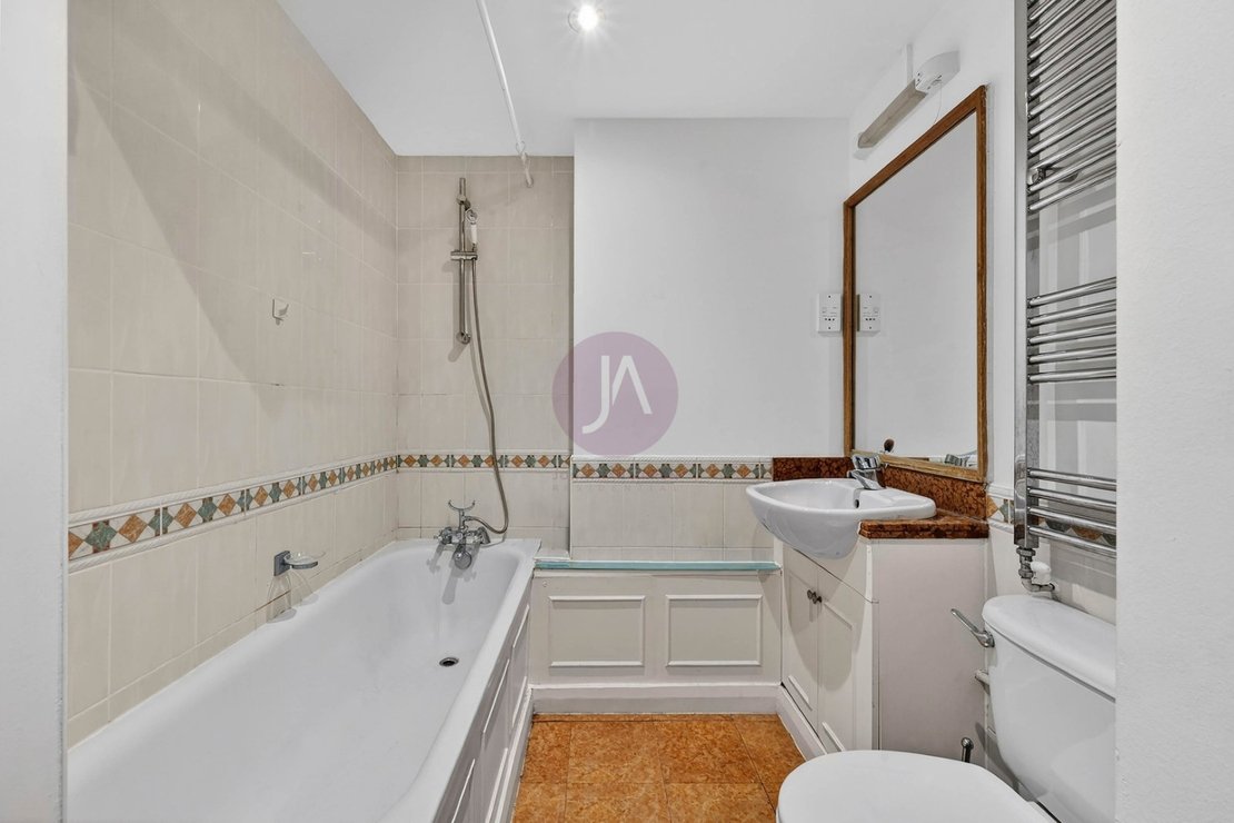 2 bedroom Flat to rent in Waterdale Manor House-view11