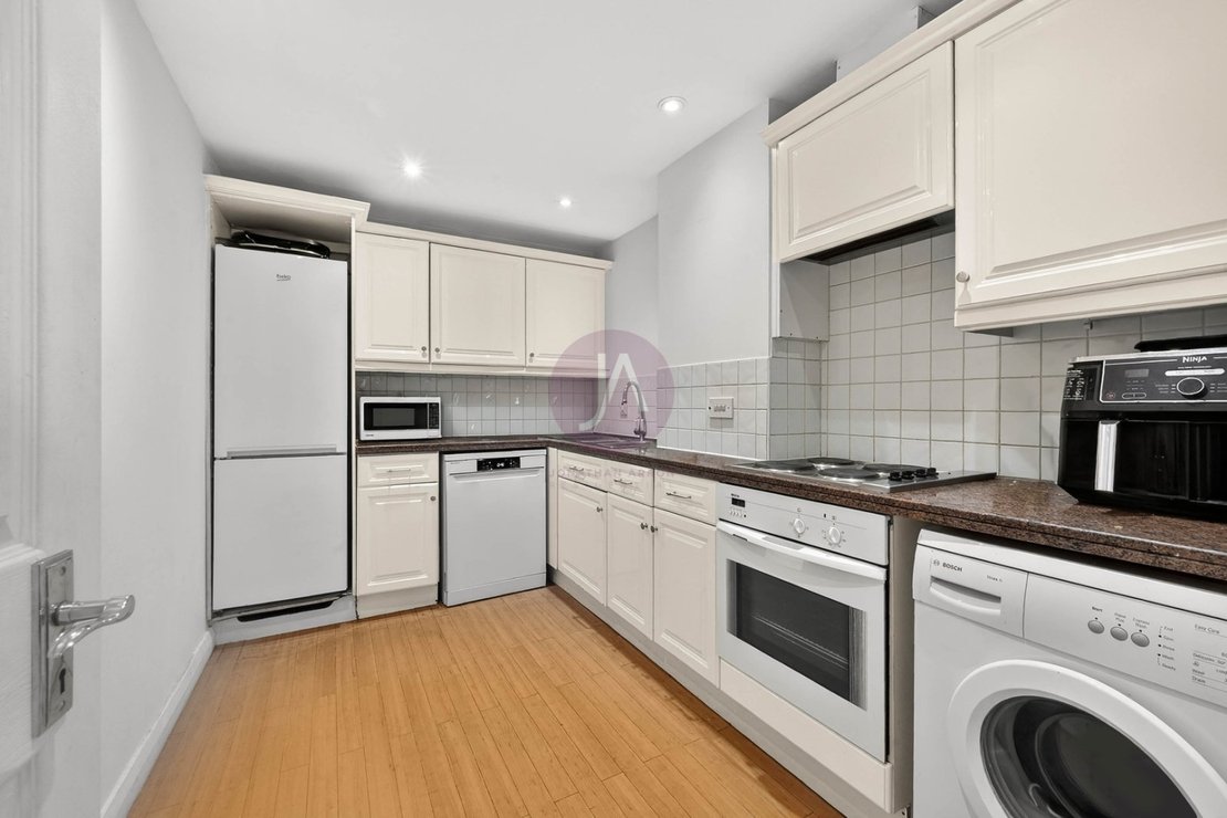 2 bedroom Flat to rent in Waterdale Manor House-view3