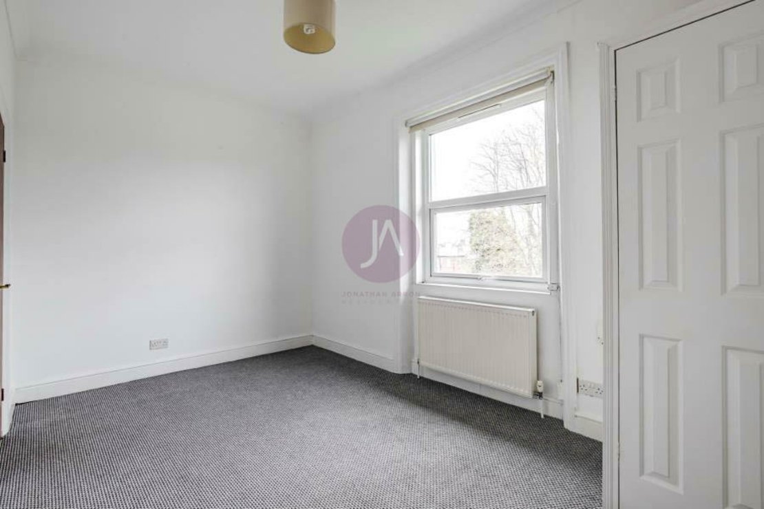 Flat to rent in West End Lane-view6
